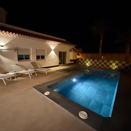 Villa Exklusive Mit Beheiztem Pool In *